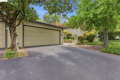 1833 Holland Dr, Walnut Creek, CA, 94597-2242 | Card Image