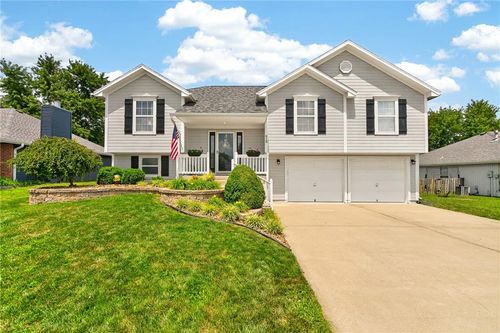618 Sw Gateway Dr, Grain Valley, MO, 64029-8431 | Card Image