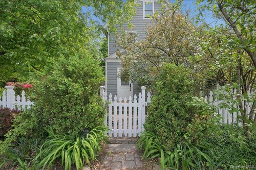 16 Cedar St, Hastings On Hudson, NY, 10706-3920 | Card Image