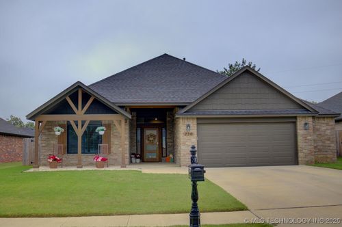 750 139th Pl, Glenpool, OK, 74033-2917 | Card Image