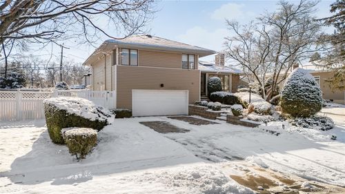 98 Birchwood Park Dr, Jericho, NY, 11753-2261 | Card Image