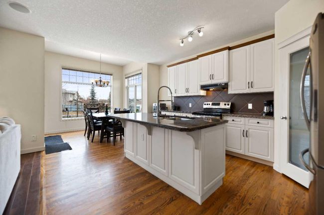 1260 Everridge Drive Sw, Home with 5 bedrooms, 3 bathrooms and 5 parking in Calgary AB | Image 10