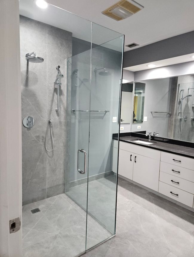 APT-506E - 4545 W Touhy Ave, Condo with 2 bedrooms, 2 bathrooms and 2 parking in Lincolnwood IL | Image 13