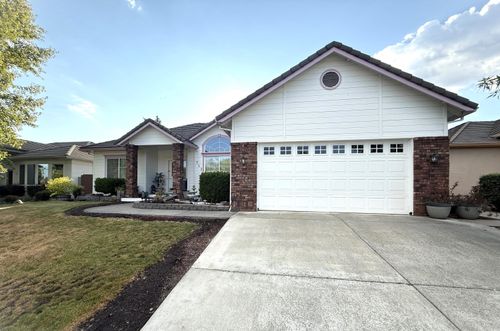 713 Eastridge Dr, Medford, OR, 97504-8920 | Card Image