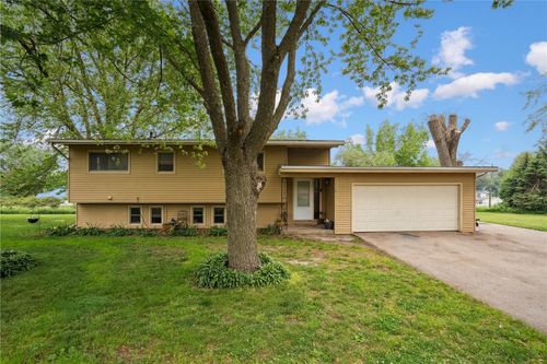 331 Lake View Dr Ne, Solon, IA, 52333-9067 | Card Image