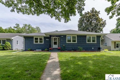227 Westwood Dr, Mankato, MN, 56001-2223 | Card Image