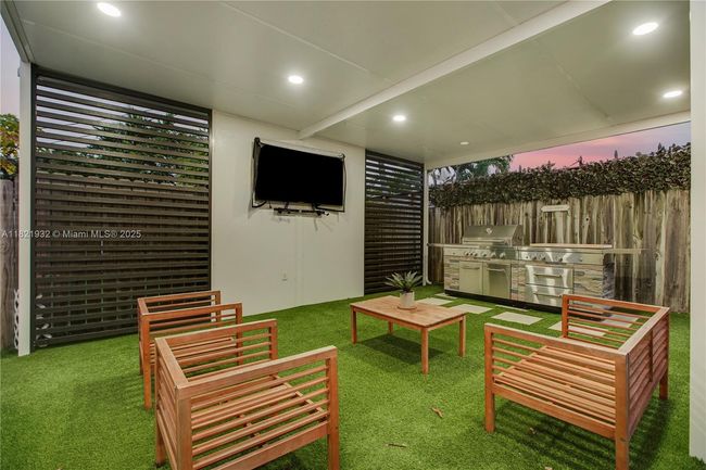 2305 Sw 19 Th Ter, House other with 2 bedrooms, 2 bathrooms and null parking in Miami FL | Image 15