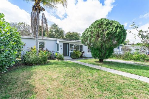 74 117th St, Miami, FL, 33168-4425 | Card Image