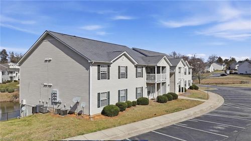 unit-1b-900 Hanahan Ct, Greensboro, NC, 27409-3282 | Card Image