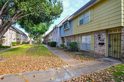apt-209-8101 Amelia Rd, Houston, TX, 77055-2073 | Card Image