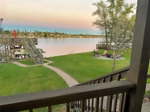 111 7th Ave, Onalaska, TX, 77360-7374 | Card Image