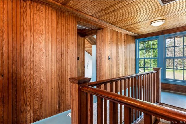 Second floor landing. | Image 15
