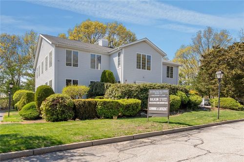 25-2-33 College Hill Rd, Warwick, RI, 02886-2776 | Card Image