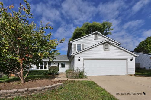 205 Cross Trl, McHenry, IL, 60050-5467 | Card Image