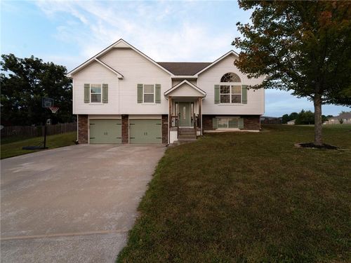 1112 Carlisle Dr, Raymore, MO, 64083-8602 | Card Image
