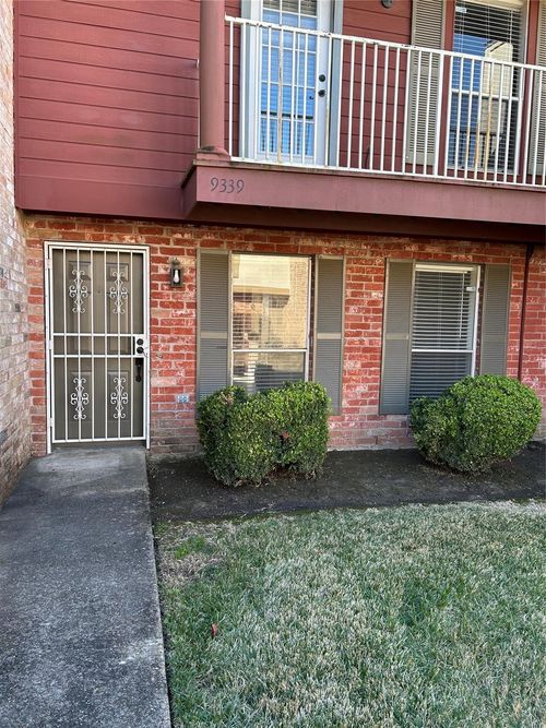 9339 Westwood Village Dr, Houston, TX, 77036-8749 | Card Image
