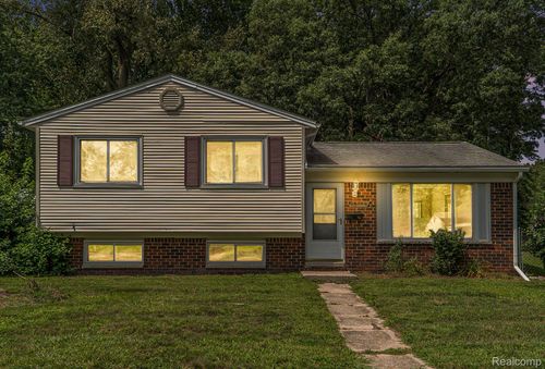 15702 Springhill St, Romulus, MI, 48174-4905 | Card Image