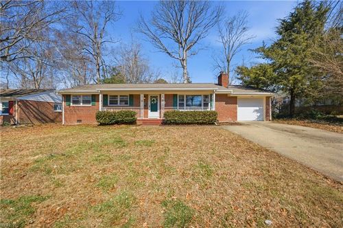 195 Beechmont Dr, Newport News, VA, 23608-2540 | Card Image