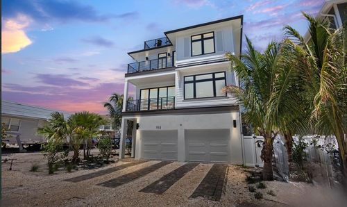 102 9th St S, BRADENTON BEACH, FL, 34217-2505 | Card Image