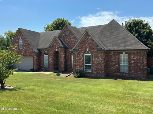 6255 Lake Front Dr, Horn Lake, MS, 38637-8521 | Card Image