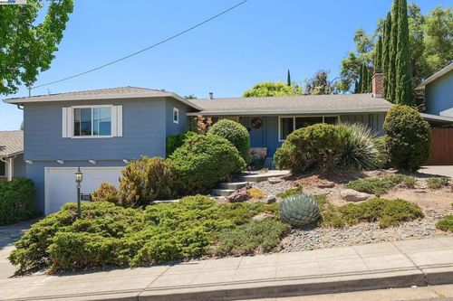 17915 Lamson Rd, Castro Valley, CA, 94546-1310 | Card Image