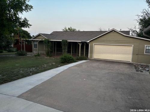 625 Second St, Comfort, TX, 78013-2108 | Card Image