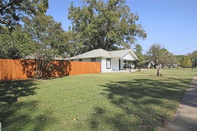 1603 N Buffalo Avenue, House other with 3 bedrooms, 1 bathrooms and null parking in Cleburne TX | Image 3