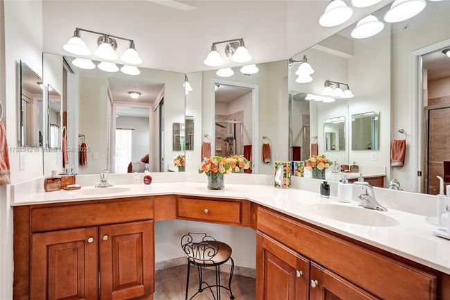 APT-501 - 3500 Oaks Clubhouse Dr, Condo with 3 bedrooms, 2 bathrooms and null parking in Pompano Beach FL | Image 58