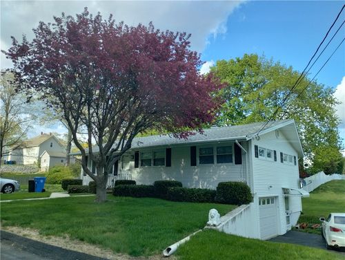 15 Spruce St, Manville, RI, 02838-1604 | Card Image