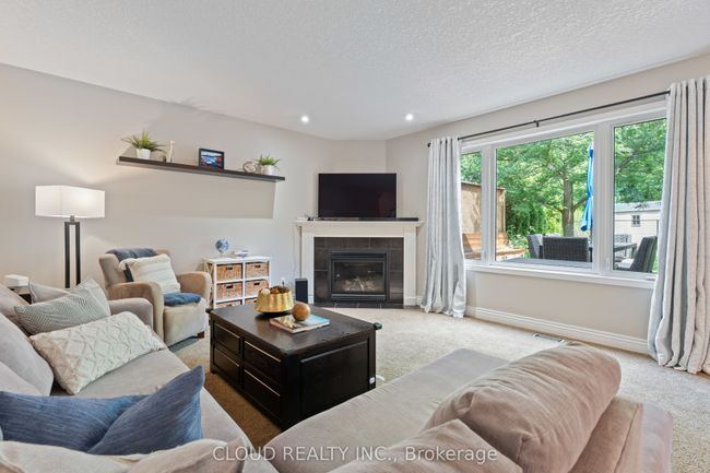198 Pioneer Tower Rd, House other with 3 bedrooms, 3 bathrooms and 2 parking in Kitchener ON | Image 7