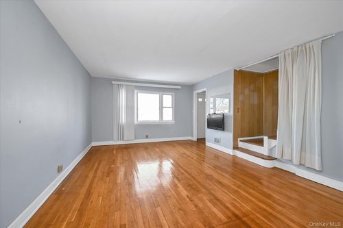 47 Francis Lewis Blvd, Bayside, NY, 11361-3046 | Card Image