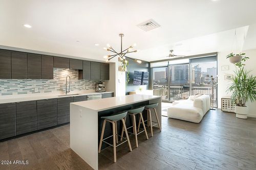 715-200 W Portland St, Phoenix, AZ, 85003-5469 | Card Image