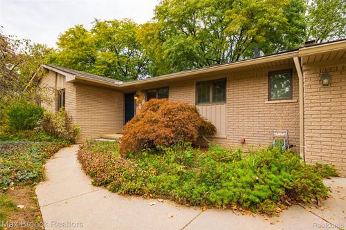 304 Paragon Dr, Troy, MI, 48098-4630 | Card Image
