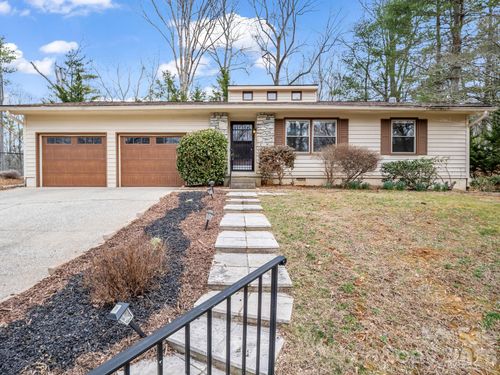 31 Deer Run Dr, Asheville, NC, 28803-3202 | Card Image