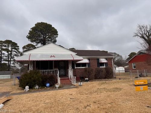 916 Warfield Dr, Portsmouth, VA, 23701-4034 | Card Image