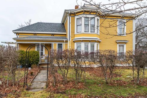 45 Alma St, Yarmouth, NS, B5A3G7 | Card Image