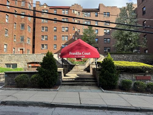 4m-3 Franklin Ave, White Plains, NY, 10601-3834 | Card Image