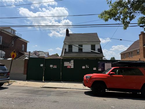 8334 169th Street, New York, NY, 11432 | Card Image