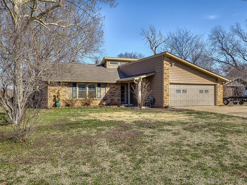 606 9th St, Wagoner, OK, 74467-2306 | Card Image