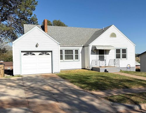 906 N Cedar St, Medicine Lodge, KS, 67104-1033 | Card Image