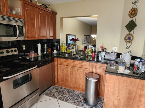 2-8260 Nw 10th St, Miami, FL, 33126-2712 | Card Image