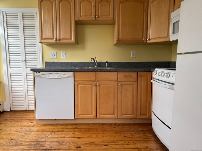 APT-4 - 490 Riverside Ave, Home with 1 bedrooms, 1 bathrooms and 1 parking in Westport CT | Image 5