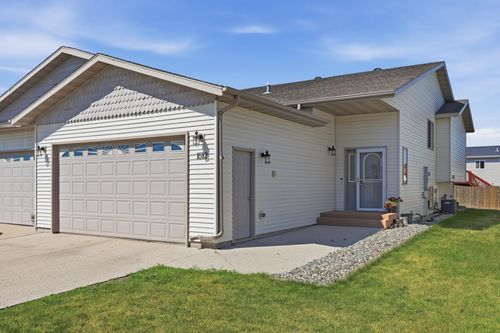 1512 19th Ave E, West Fargo, ND, 58078-4320 | Card Image