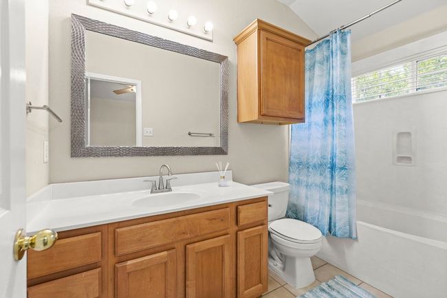 Garden Tub with window - great light! | Image 20