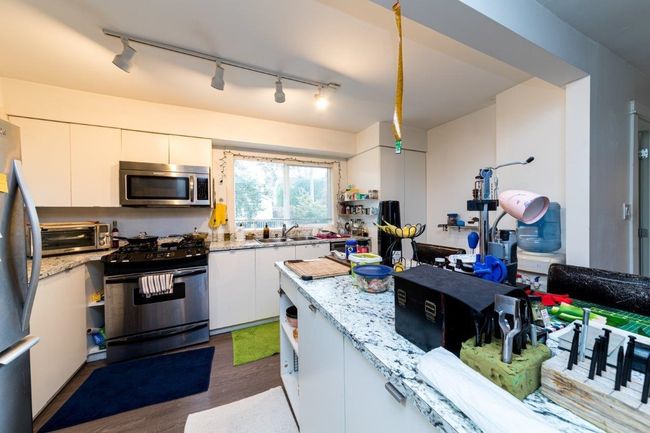 320 Holmes St, House other with 5 bedrooms, 2 bathrooms and null parking in New Westminster BC | Image 13
