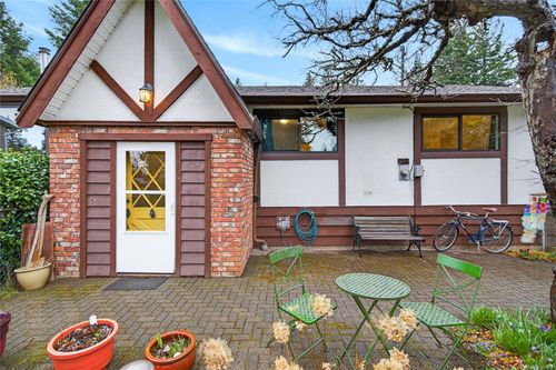 1516 Balsam Ave, Comox, BC, V9M2P2 | Card Image