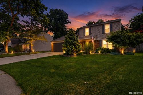 50309 Bellaire Dr, Chesterfield, MI, 48047-2016 | Card Image