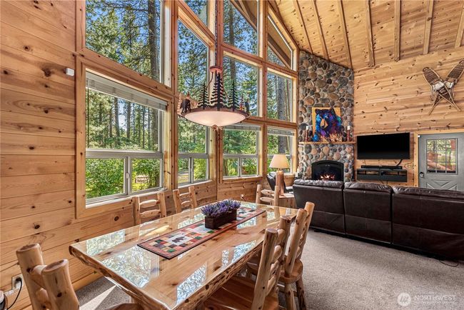 large windows with inviting light | Image 9