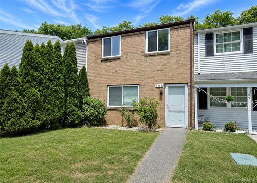 136 Hill Cres, Calverton, NY, 11933-1708 | Card Image