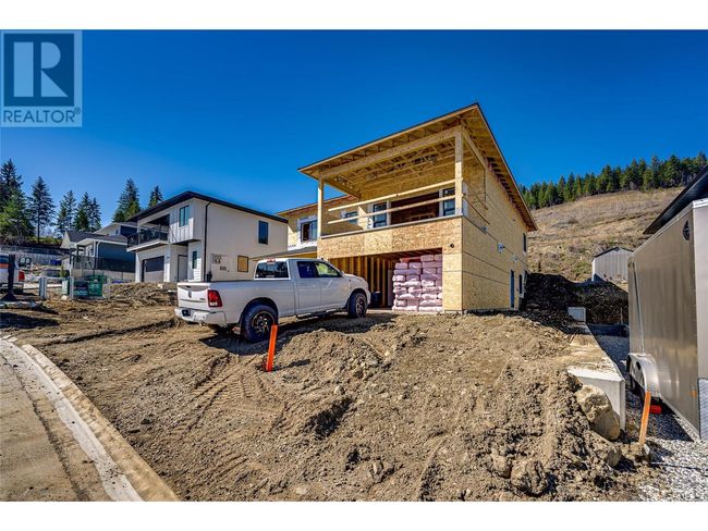 2736 Cedar Ridge St, House other with 6 bedrooms, 3 bathrooms and 4 parking in Lumby BC | Image 7